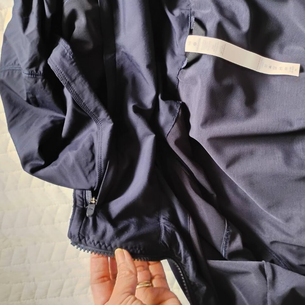 Lululemon Women’s Navy Blue Such A Cinch Water Repellent Rain Jacket Size 10 - Picture 6 of 7
